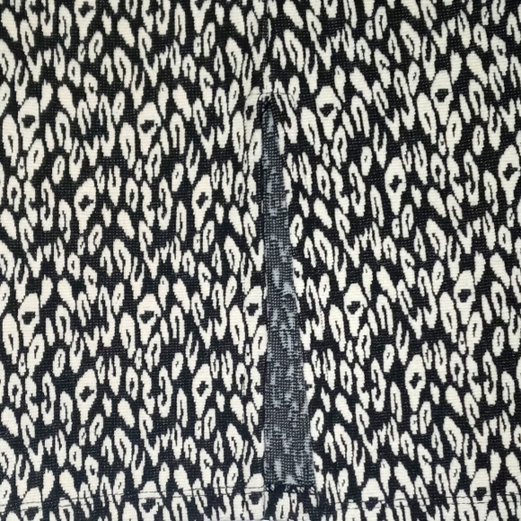 2/$20 M&S Collection black and white pattern pencil skirt - Picture 3 of 10
